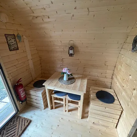 Netradicni Ve Dvou Drevenych Sudech Pro Az 8 Osob Luksustelt